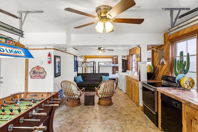 recreation room featuring washer and clothes dryer