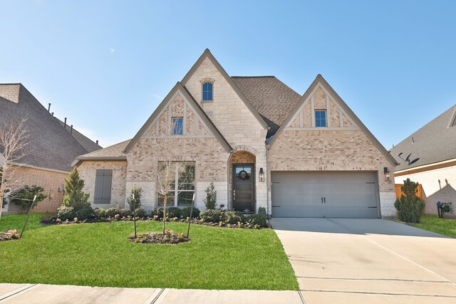 view of front facade with a garage and a front yard