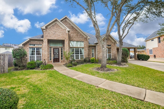 view of front of home featuring a front yard