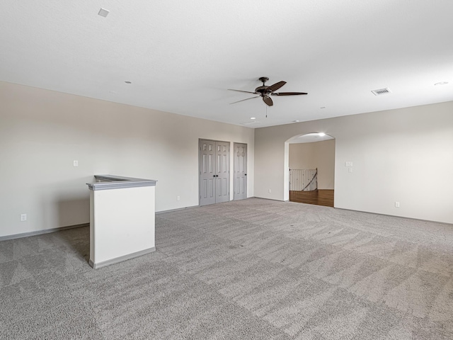 carpeted empty room featuring ceiling fan