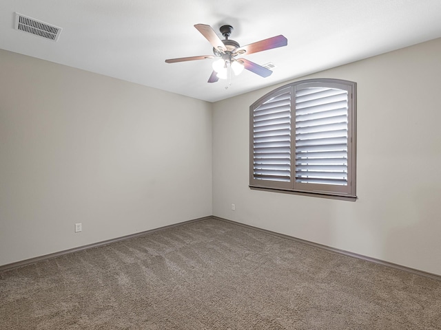 unfurnished room featuring ceiling fan and carpet flooring