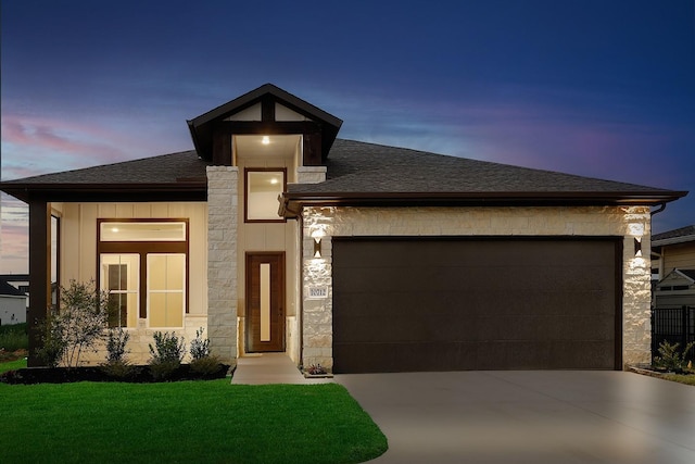 view of front of home featuring a yard and a garage