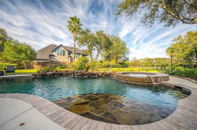 view of pool featuring an in ground hot tub