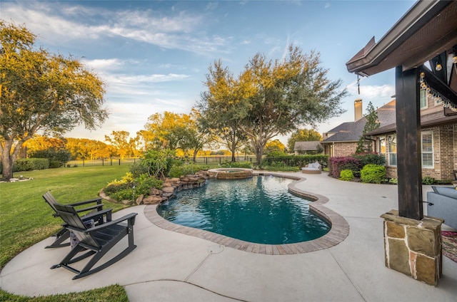 view of swimming pool featuring an in ground hot tub, a yard, and a patio area