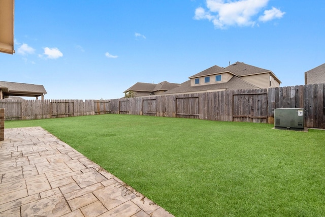 view of yard with a patio