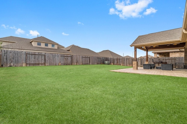 view of yard featuring a patio