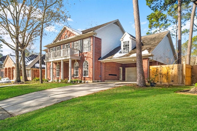 view of front facade featuring a front lawn, a carport, and a balcony