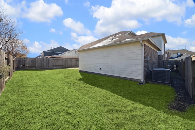 view of yard featuring cooling unit