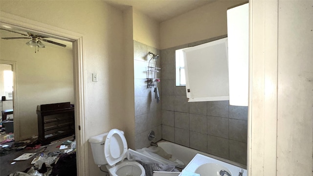 bathroom featuring ceiling fan, tiled shower / bath combo, and toilet