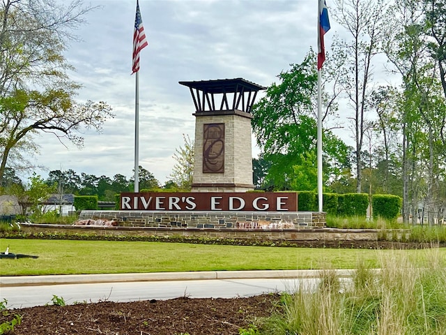 community sign with a yard