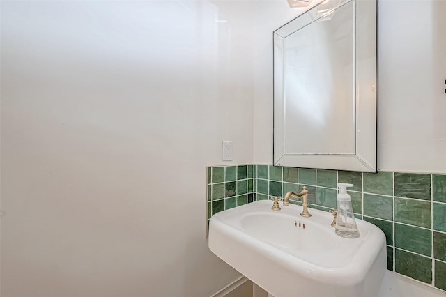 bathroom featuring tasteful backsplash and sink