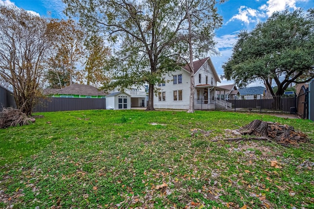 view of yard with a storage shed