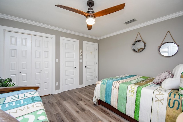 bedroom featuring crown molding, ceiling fan, and hardwood / wood-style flooring