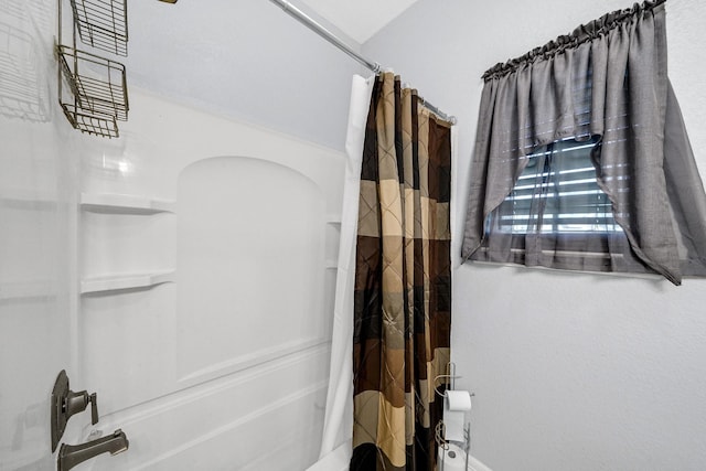 bathroom featuring shower / bath combo with shower curtain