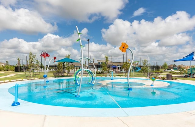 view of swimming pool