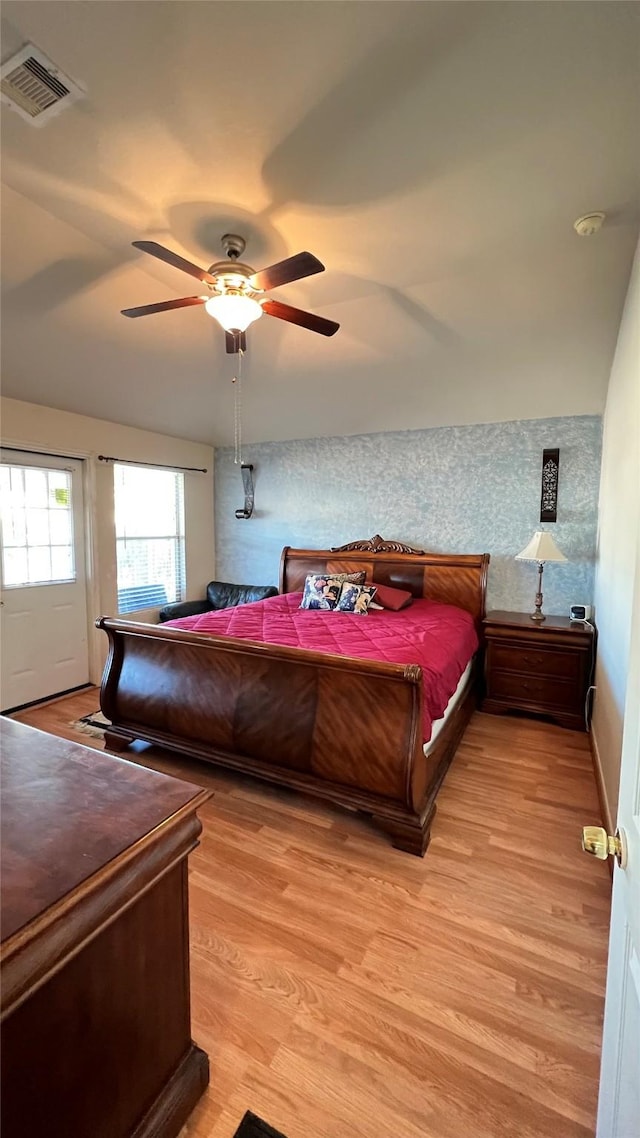 bedroom featuring light hardwood / wood-style floors and ceiling fan