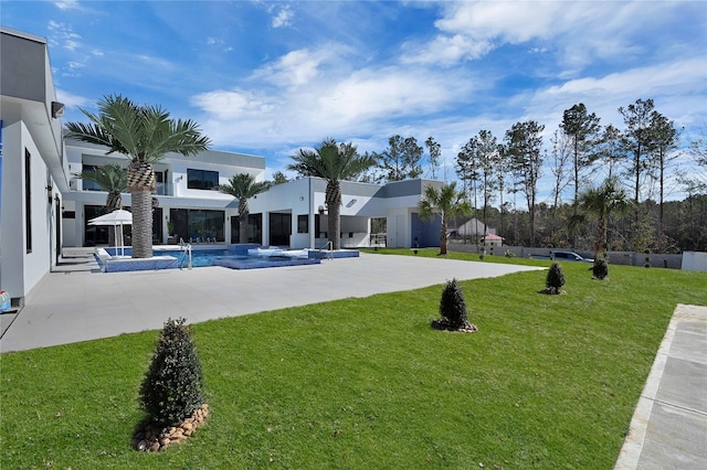 view of yard featuring a patio