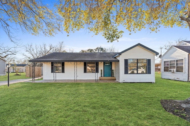 ranch-style house featuring a front yard