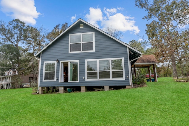 back of house featuring a lawn