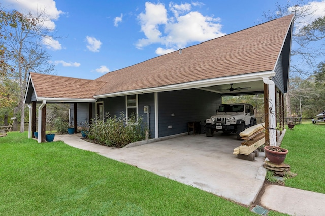 view of front of house featuring a carport, a front yard, and ceiling fan