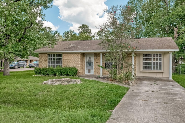 single story home featuring a front lawn