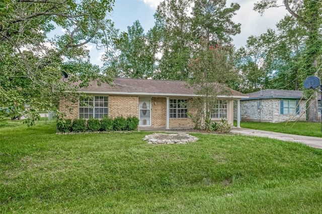 single story home featuring a front lawn