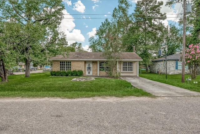 single story home featuring a front yard