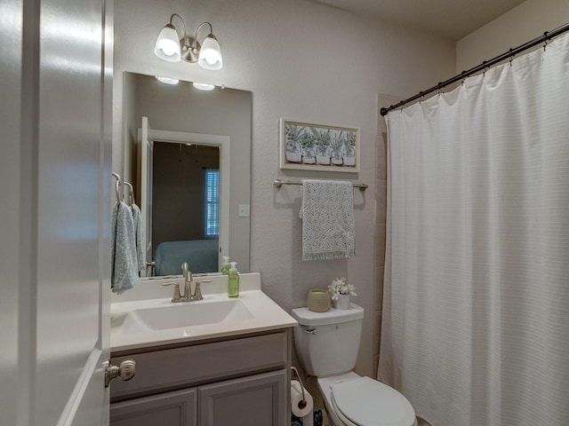 bathroom with vanity, a shower with curtain, toilet, and an inviting chandelier