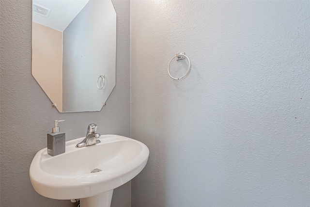 bathroom featuring sink