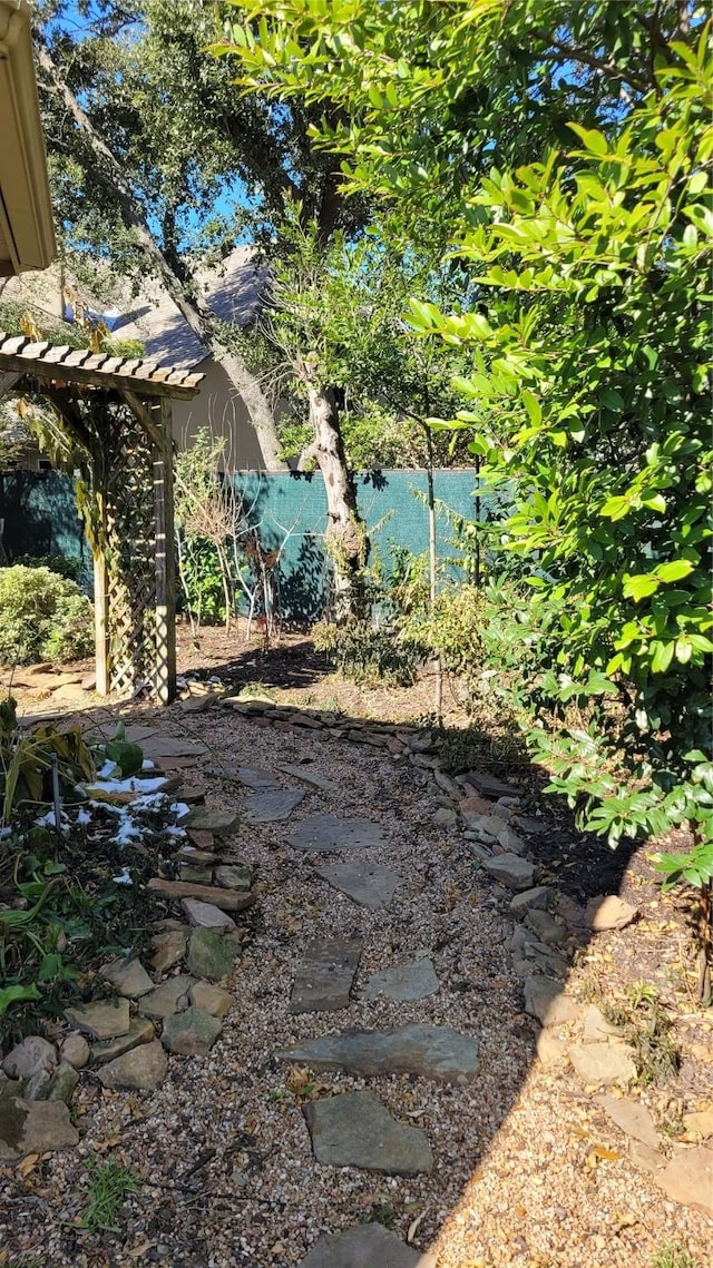 view of yard featuring a pergola