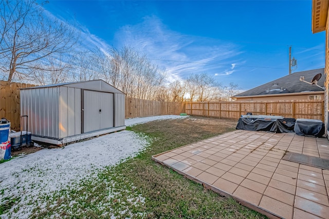 view of yard featuring a storage shed and a patio