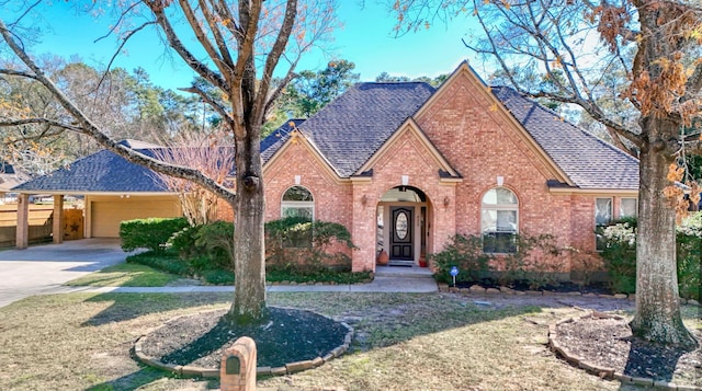 view of front of property with a carport and a front yard