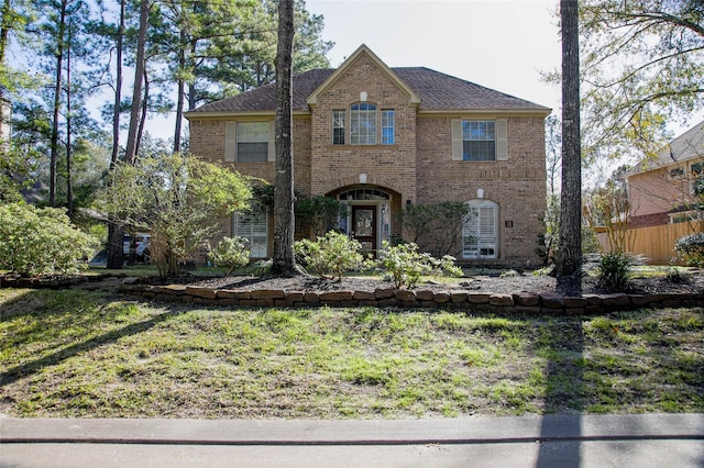 view of front of home featuring a front lawn