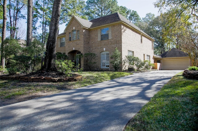 view of front facade featuring a garage and a front lawn