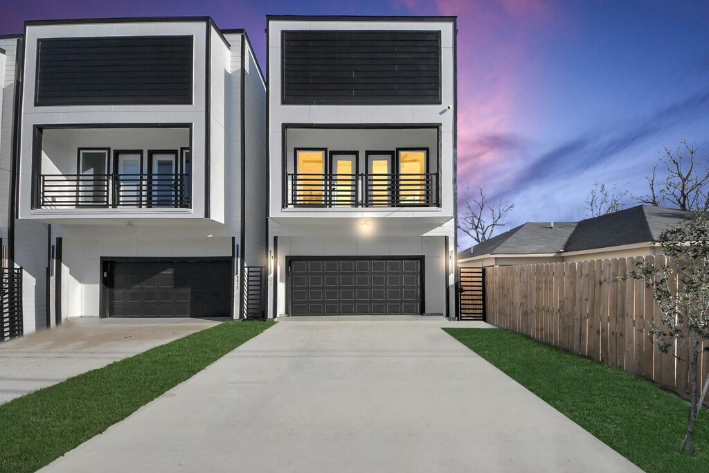 6817 England St, Houston, TX 77021 - contemporary home with a garage and a balcony