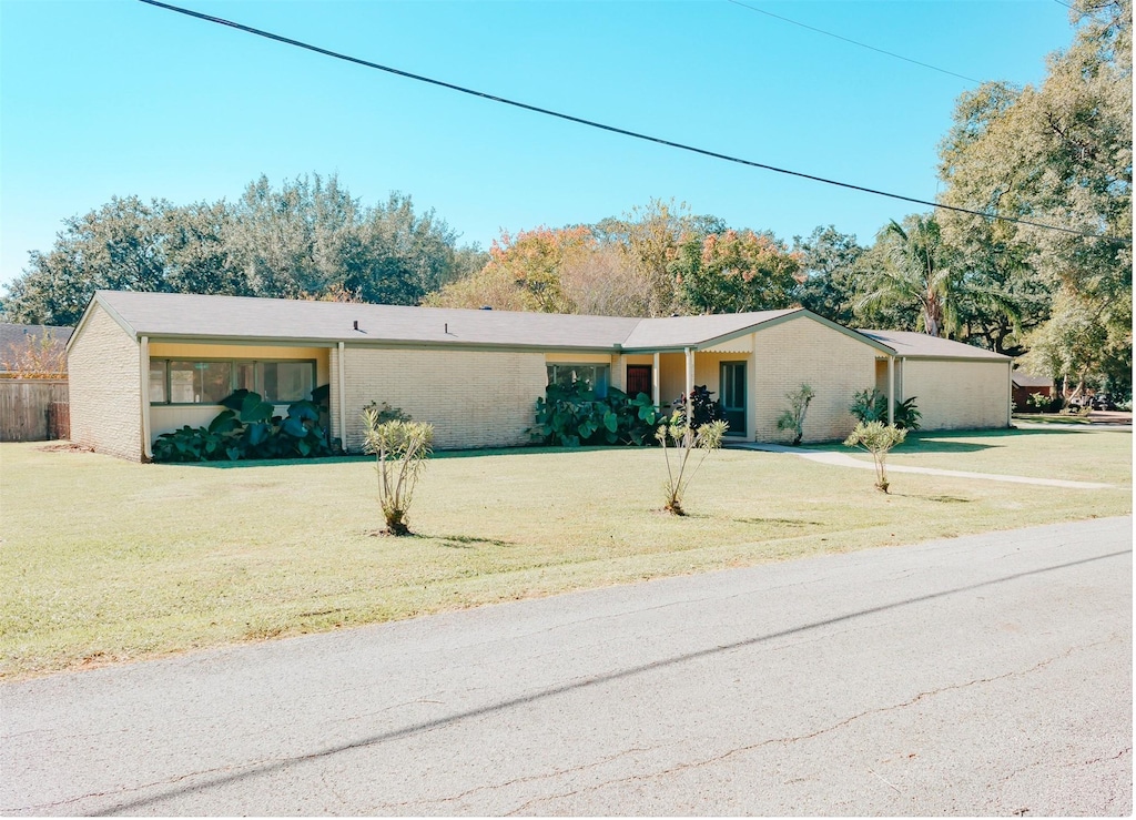 ranch-style house with a front lawn