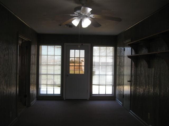 carpeted empty room featuring ceiling fan