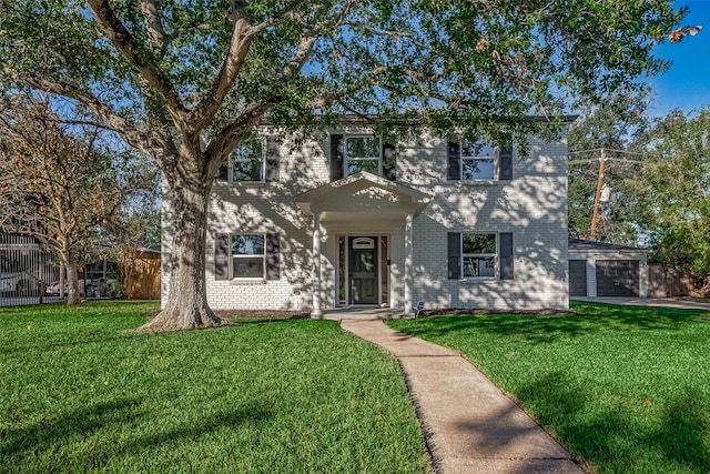 view of front of home featuring a front yard