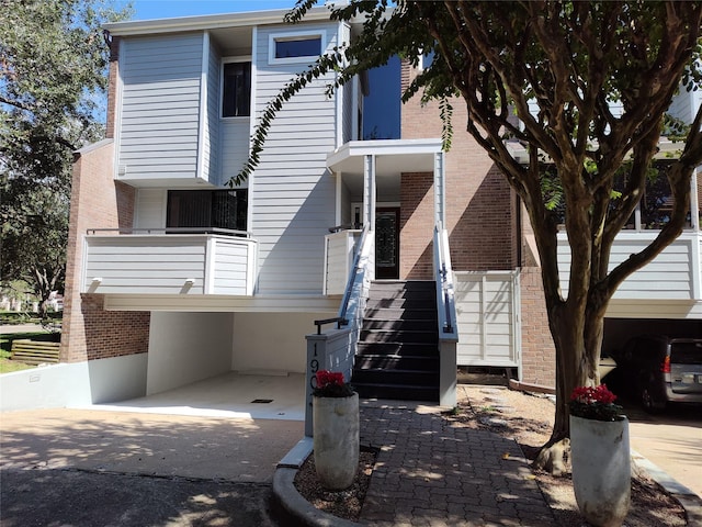 view of front of house featuring a balcony