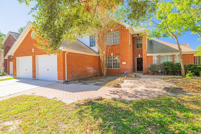 view of front property featuring a garage