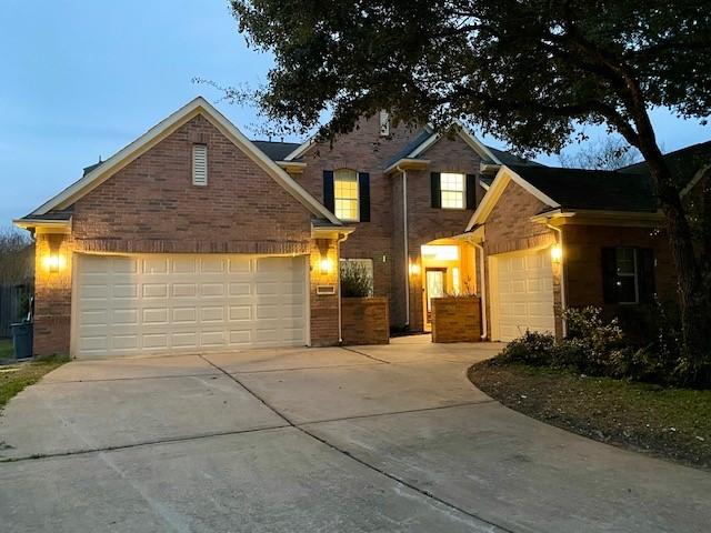 craftsman house featuring a garage