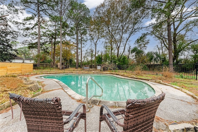 view of swimming pool