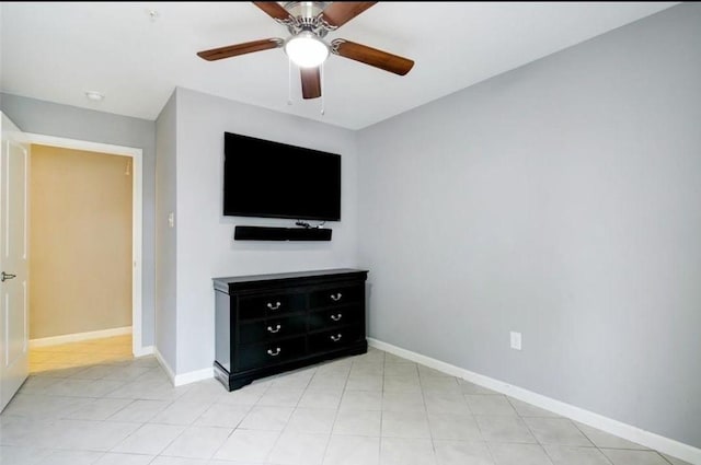 unfurnished bedroom featuring ceiling fan