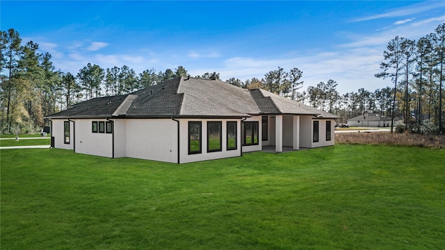 back of house featuring a lawn