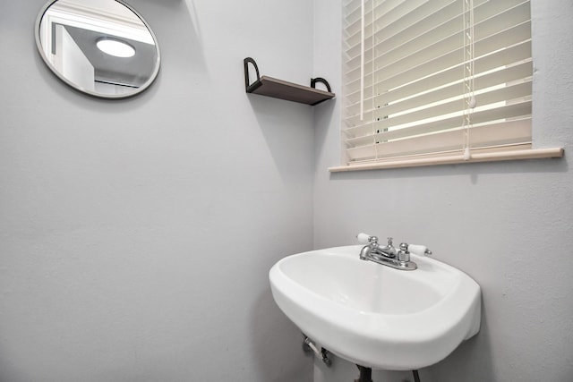 bathroom featuring sink