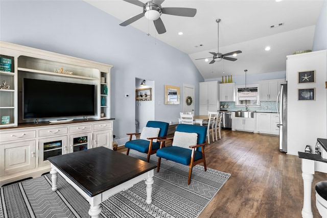 living area with recessed lighting, dark wood finished floors, visible vents, baseboards, and ceiling fan