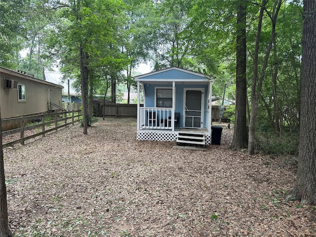 view of yard featuring covered porch