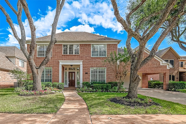 view of front of home featuring central AC unit and a front yard