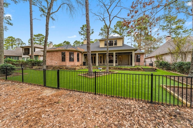 view of front facade featuring a front yard