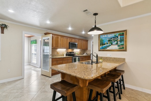 kitchen with sink, a kitchen breakfast bar, kitchen peninsula, pendant lighting, and stainless steel appliances